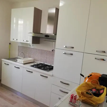 Con Piscina In Uso Esclusivo In Appartamento *