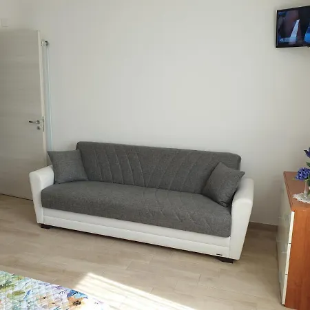 Con Piscina In Uso Esclusivo In Apartment *