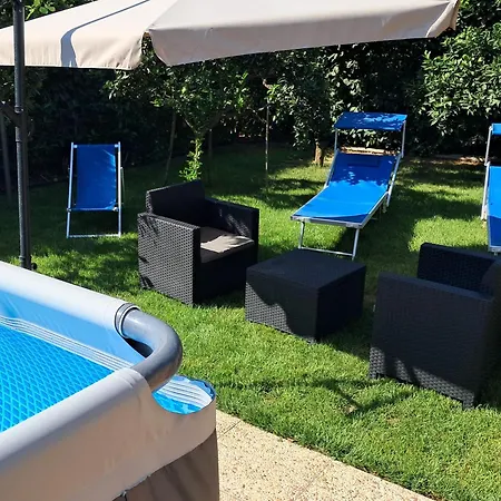 Con Piscina In Uso Esclusivo In *