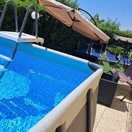 Con Piscina In Uso Esclusivo In Appartamento *