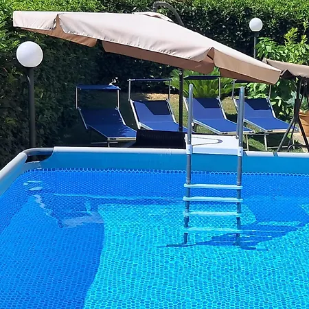 Con Piscina In Uso Esclusivo In Appartamento *